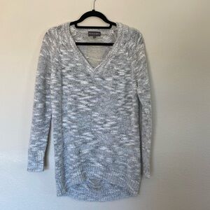 Michael Stars v-neck knit sweater women’s medium grey white EUC